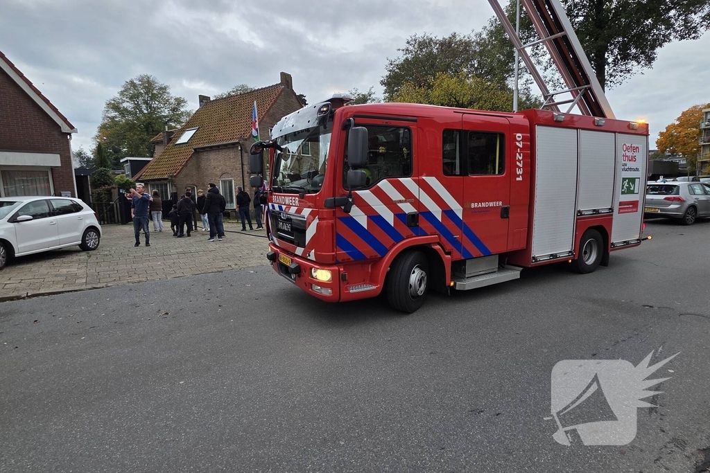Brand in bijgebouw leidt tot grote rookontwikkeling