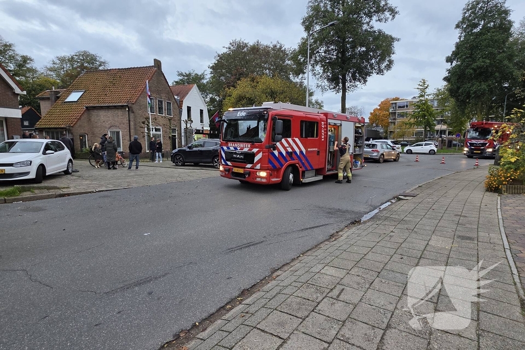 Brand in bijgebouw leidt tot grote rookontwikkeling