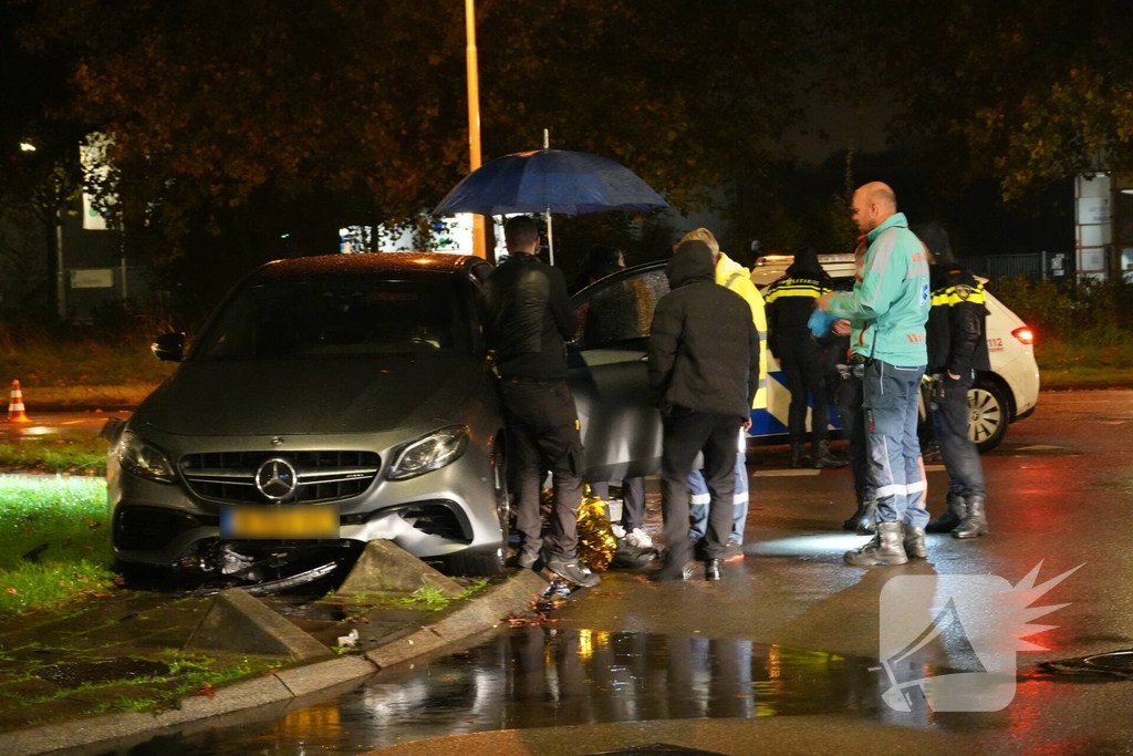 Automobilist verliest macht over het stuur en belandt op varkensrug