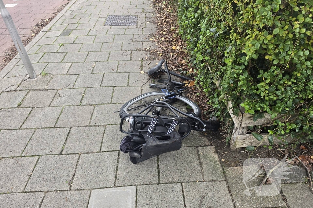 Auto belandt in bosschages