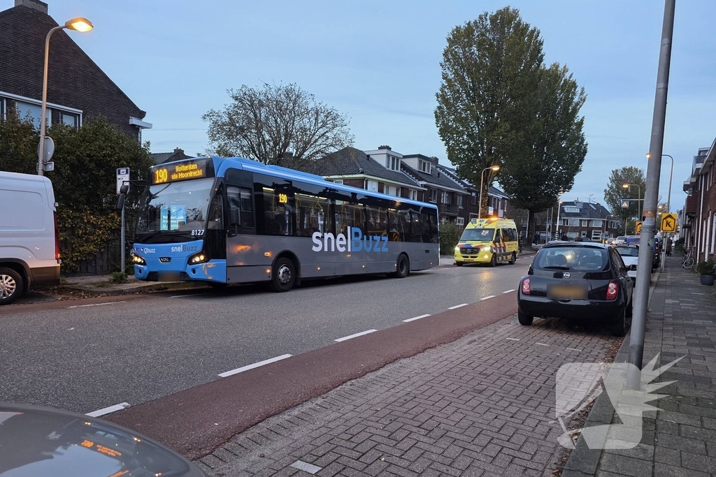 Fietser en lijnbus in botsing