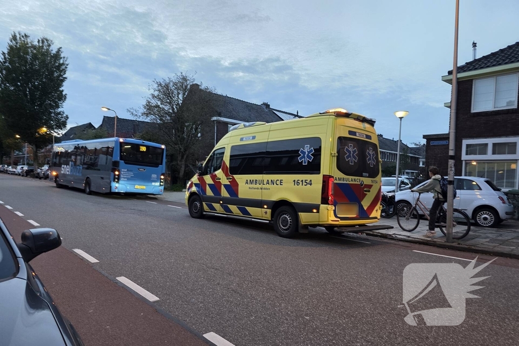 Fietser en lijnbus in botsing