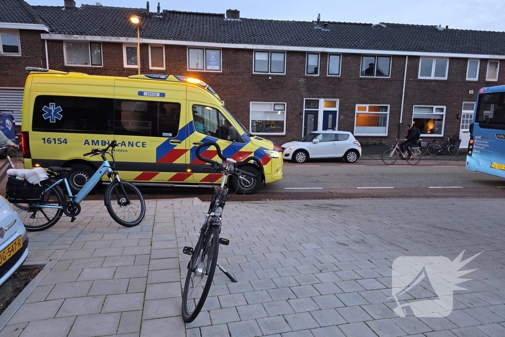Fietser en lijnbus in botsing