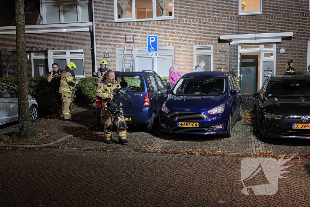 Woningbrand door vergeten pannetje, bewoner nagekeken door het ambulancepersoneel