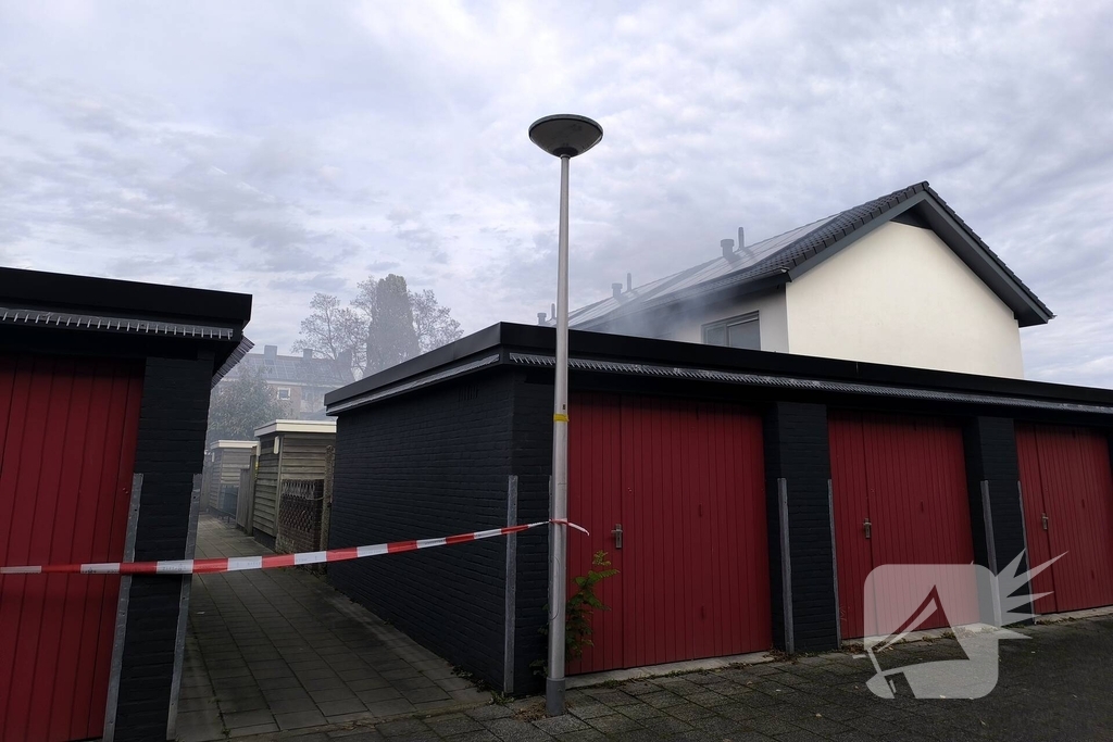 Brand in schuur snel onder controle