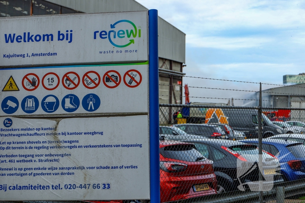 Brand in opslagloods van afvalverwerker