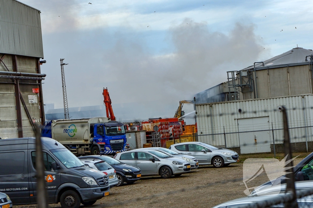 Brand in opslagloods van afvalverwerker