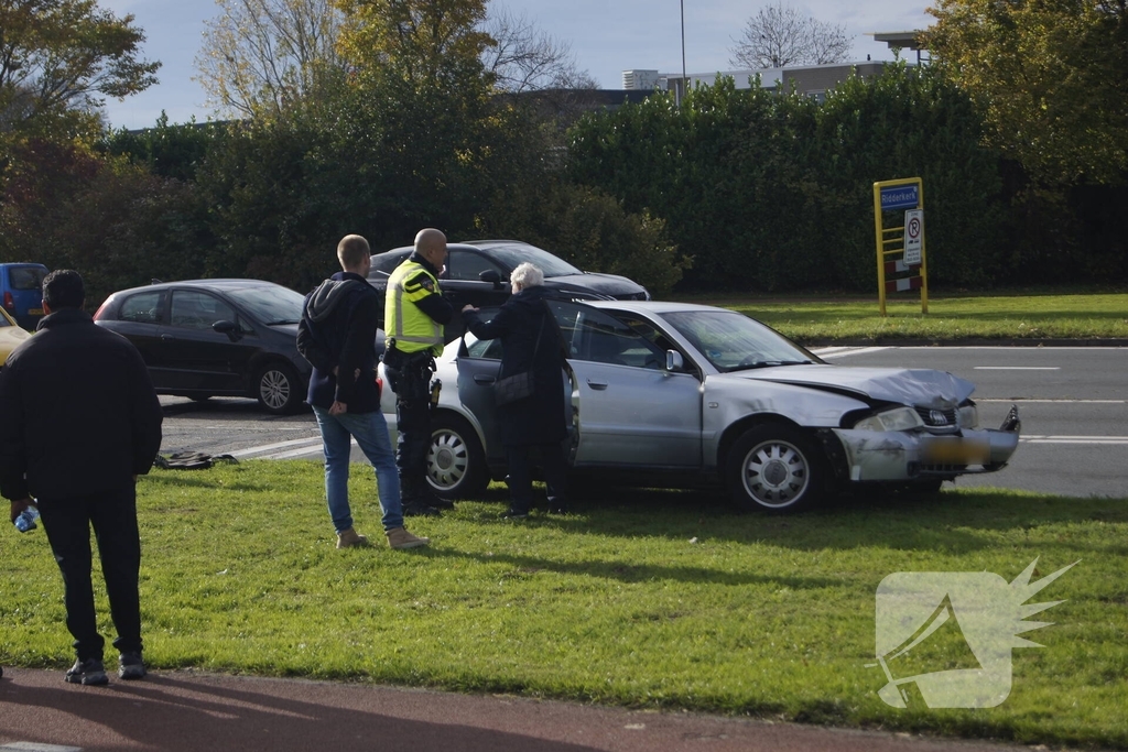 Postbezorger in aanrijding met personenwagen in Ridderkerk