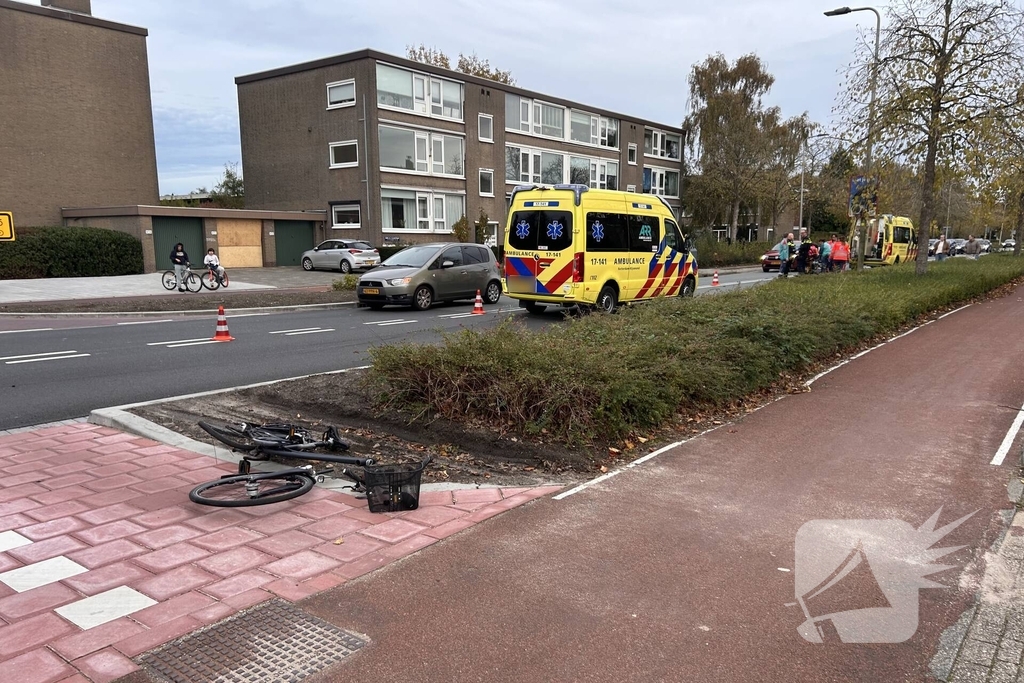 Motorrijder en fietser met elkaar in botsing