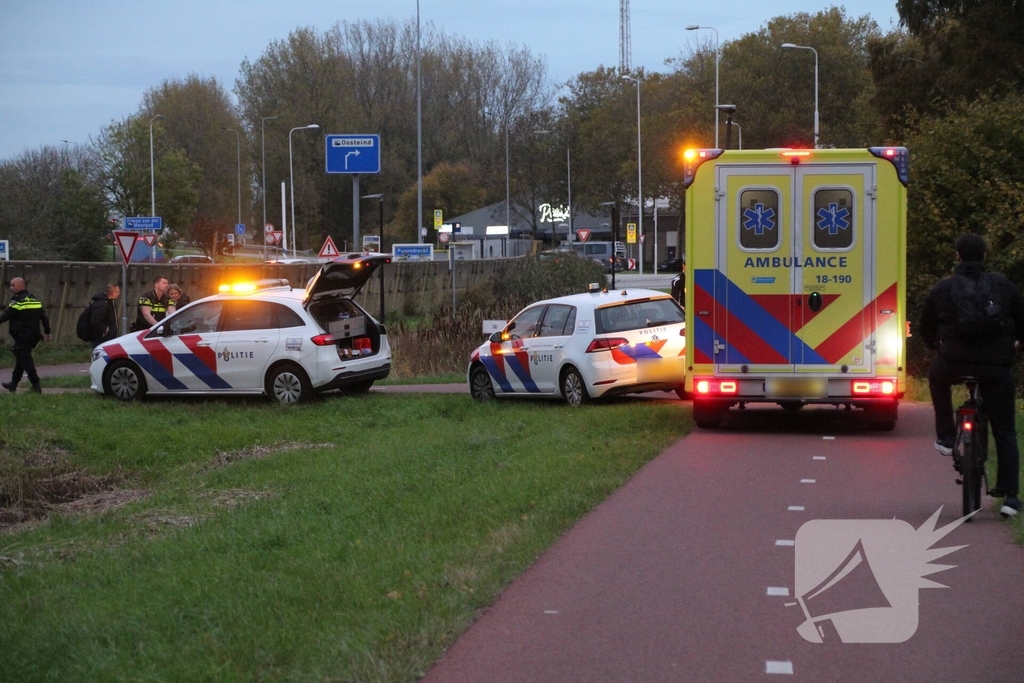 Fiets en scooter botsen op elkaar