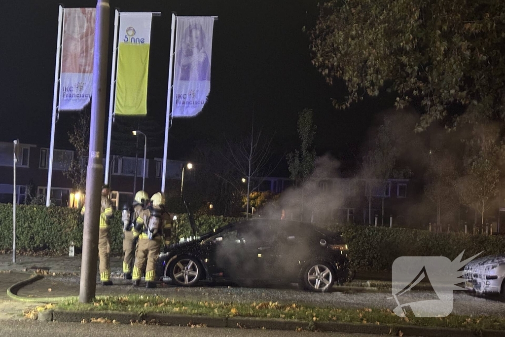 Rookontwikkeling uit geparkeerde auto