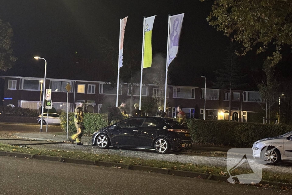 Rookontwikkeling uit geparkeerde auto