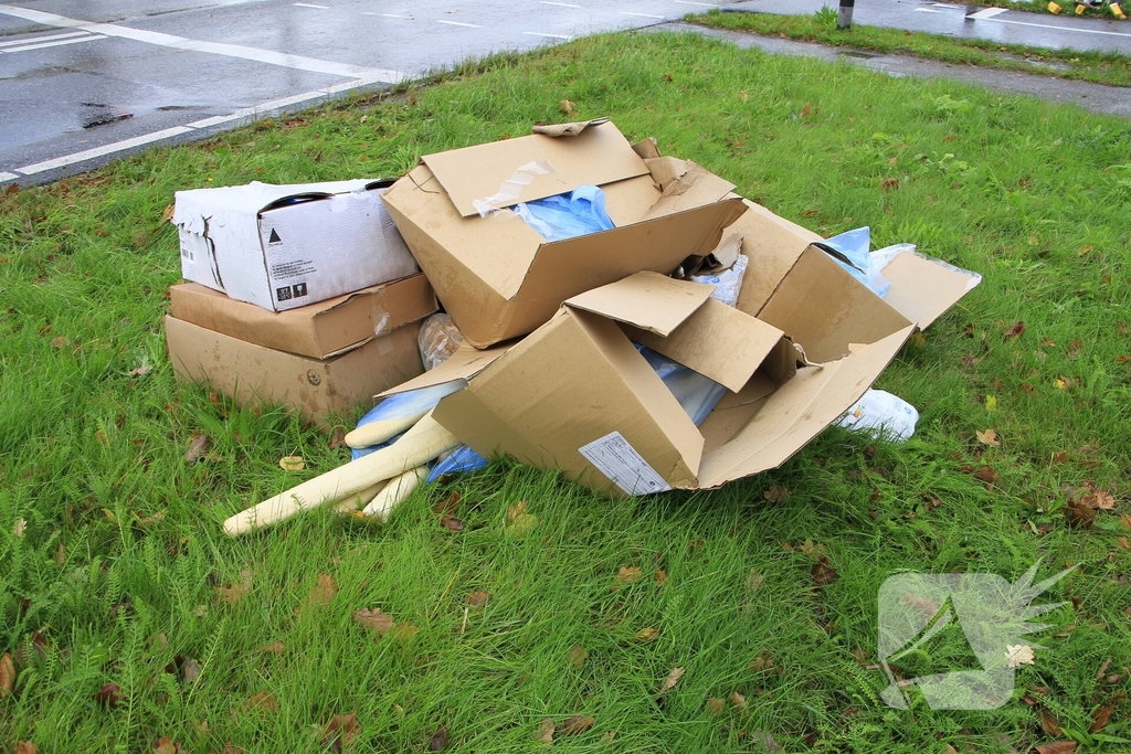 Vrachtwagen verliest diiepvrieshandel tijdens het rijden