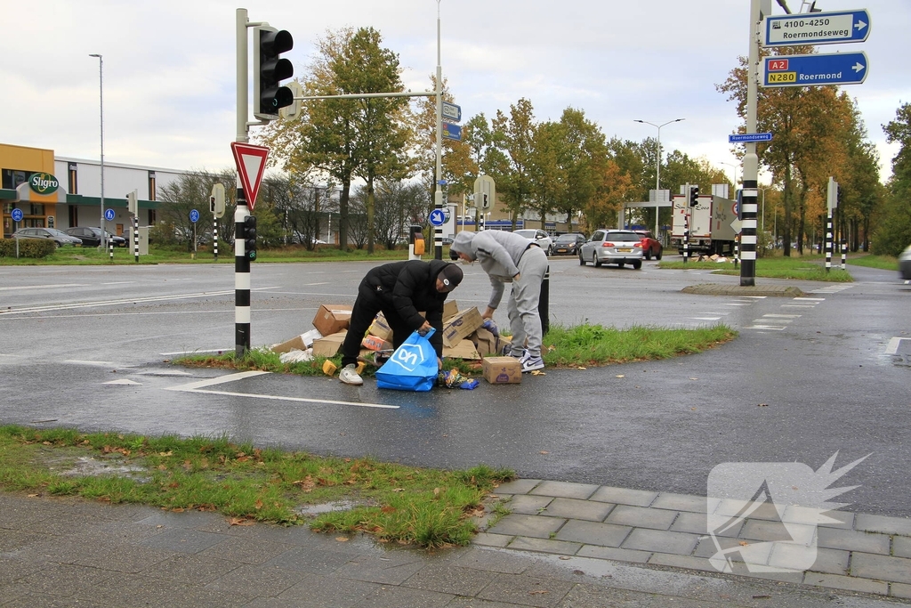 Vrachtwagen verliest diiepvrieshandel tijdens het rijden