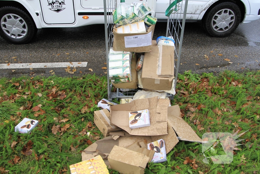 Vrachtwagen verliest diiepvrieshandel tijdens het rijden