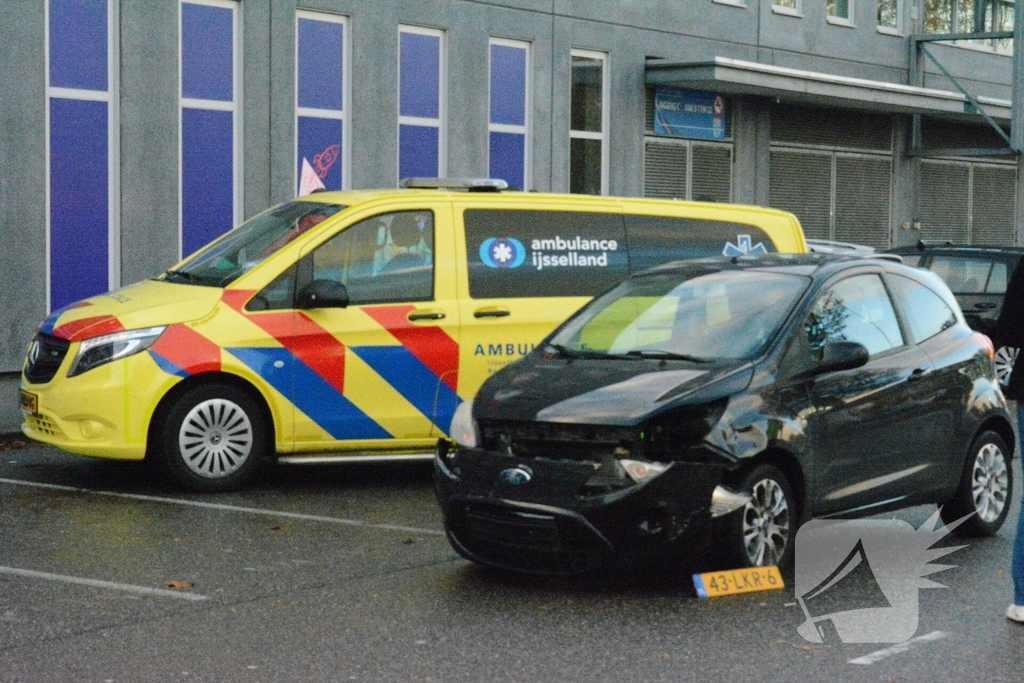 Motorrijder gewond na inhaalactie