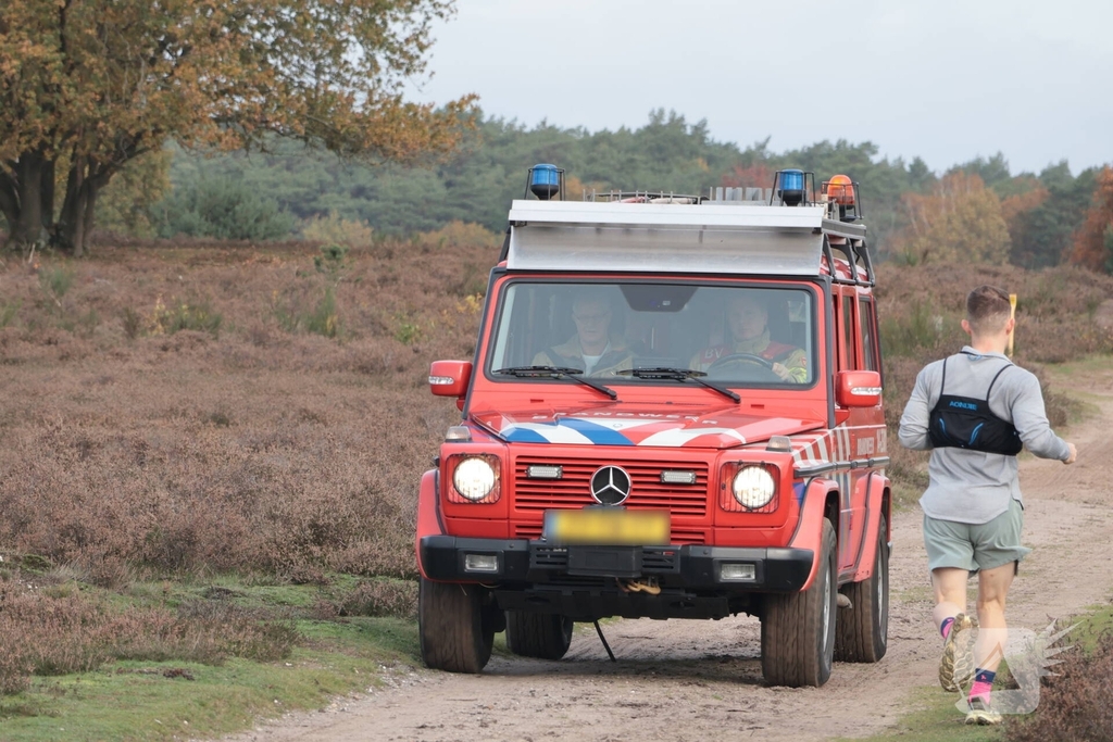 Ruiter valt van paard, hulpdiensten ingeschakeld