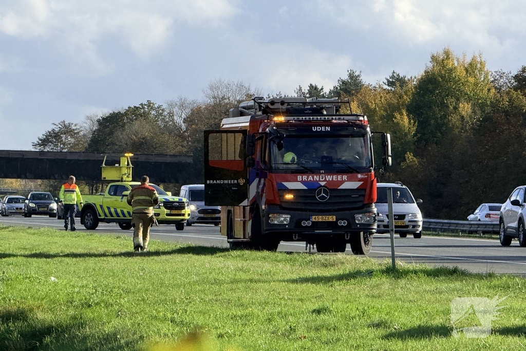 Brand in auto leidt tot afsluiting rijstrook