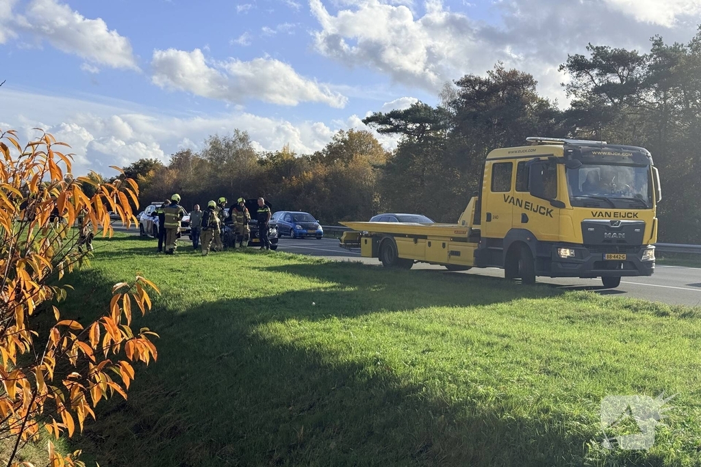 Brand in auto leidt tot afsluiting rijstrook