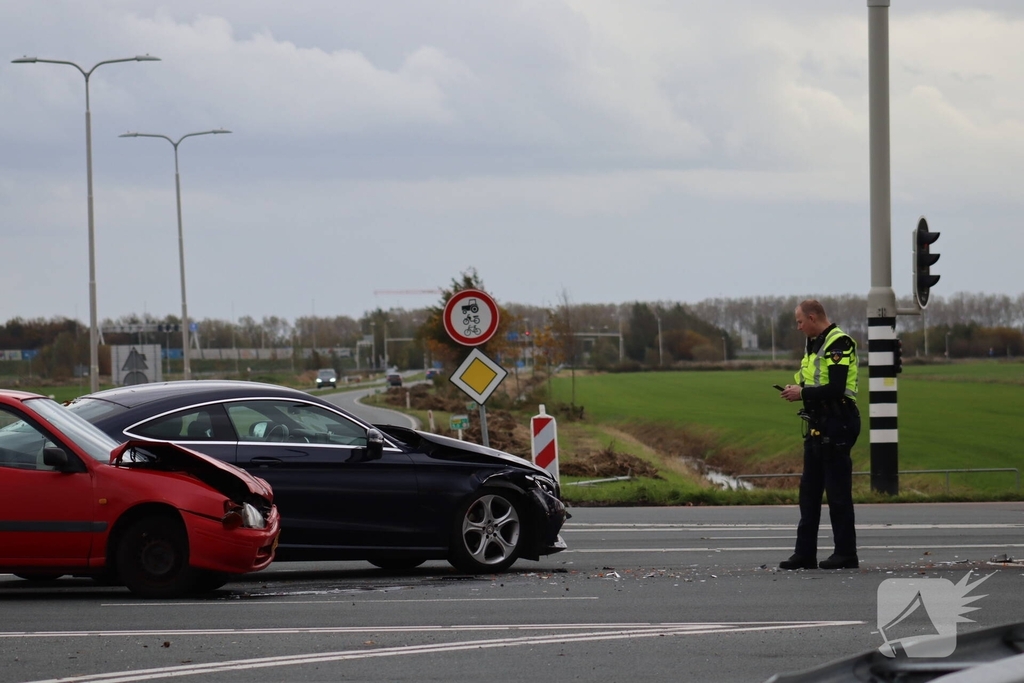 Voertuigen beschadigd bij aanrijding