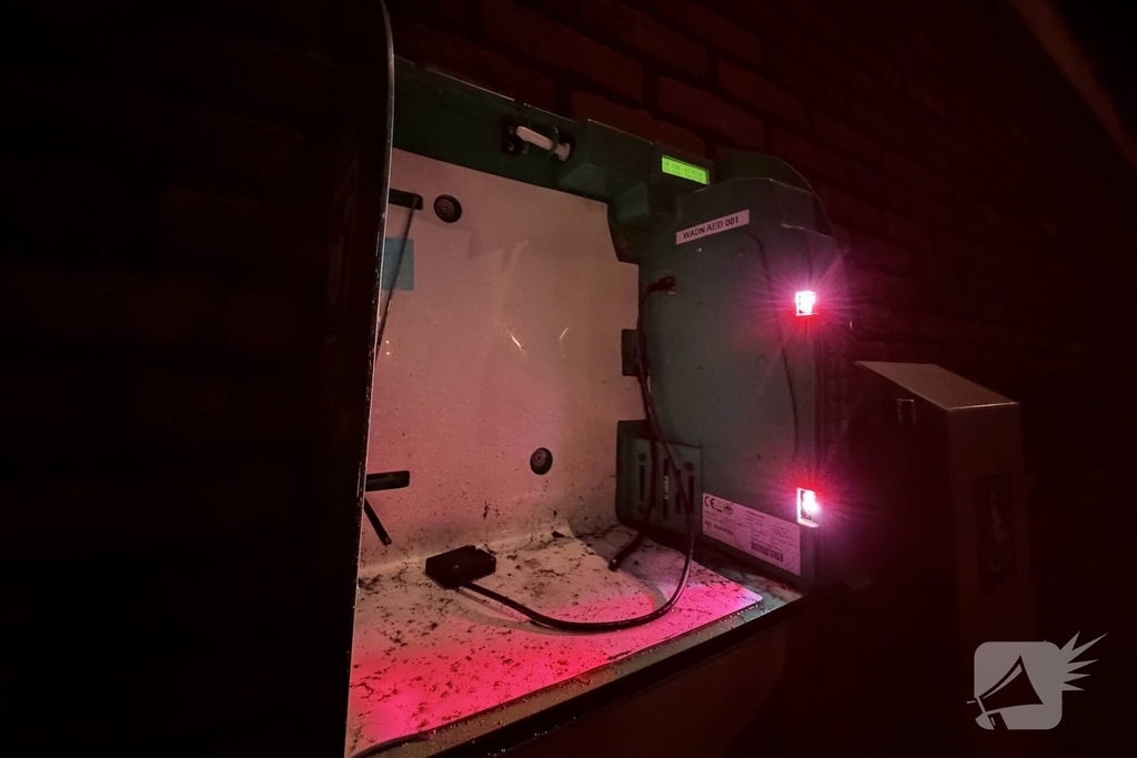 AED gestolen na vandalisme met vuurwerk