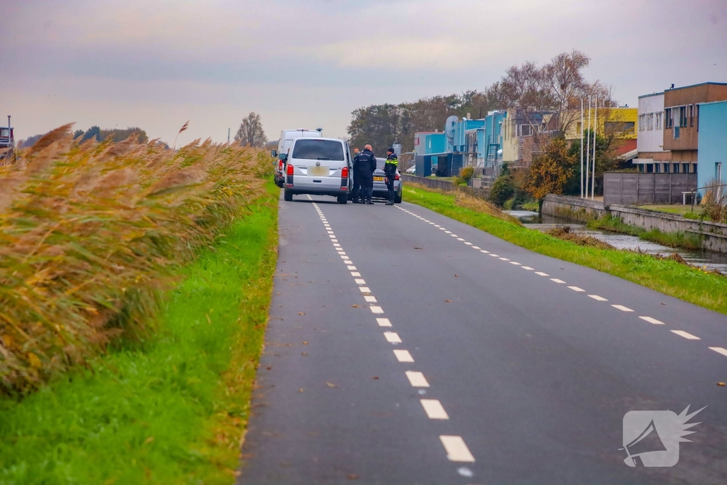Overleden persoon in water aangetroffen, politie doet onderzoek