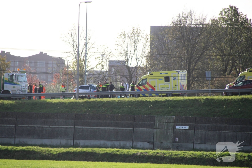 Zwaar ongeval tussen motor en voertuig leidt tot gewonde