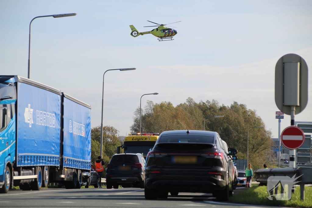 Zwaar ongeval tussen motor en voertuig leidt tot gewonde
