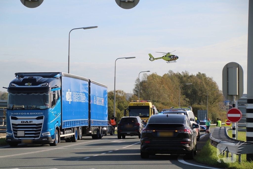 Zwaar ongeval tussen motor en voertuig leidt tot gewonde