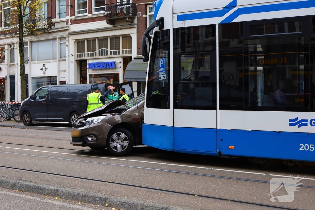Meerdere gewonden bij aanrijding tussen auto en tram
