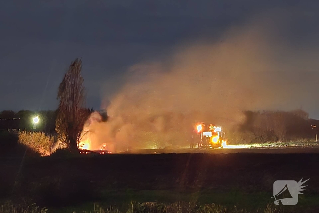 Buitenbrand legt stacaravan in de as