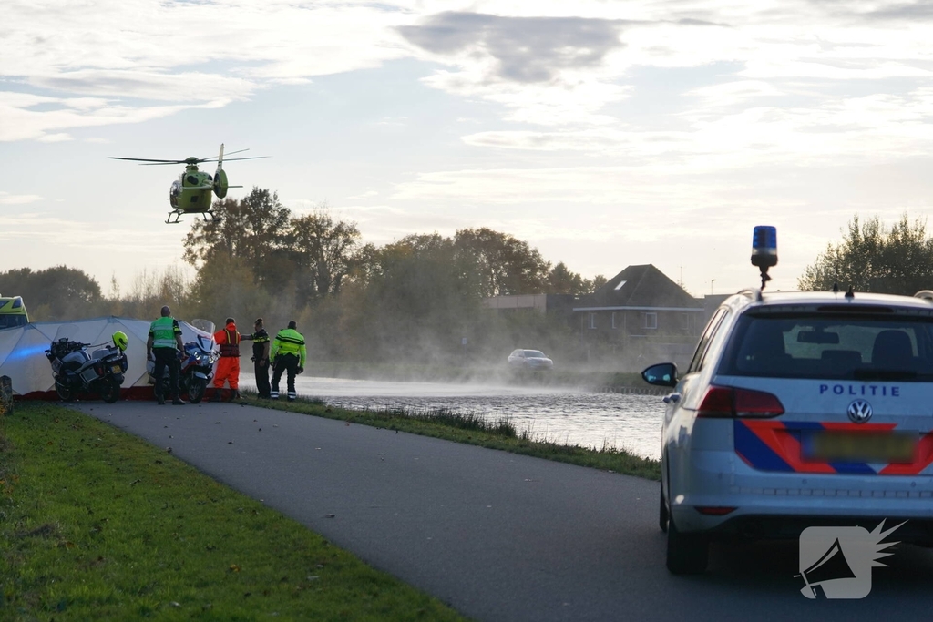 Fietser te water in ernstige situatie