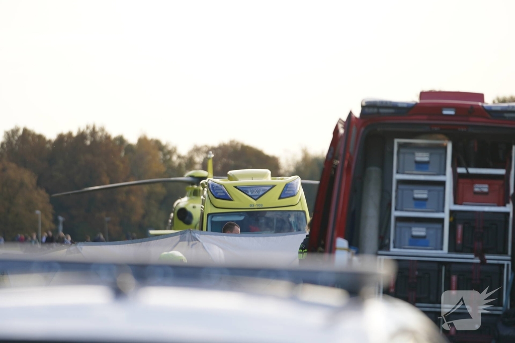 Fietser te water in ernstige situatie