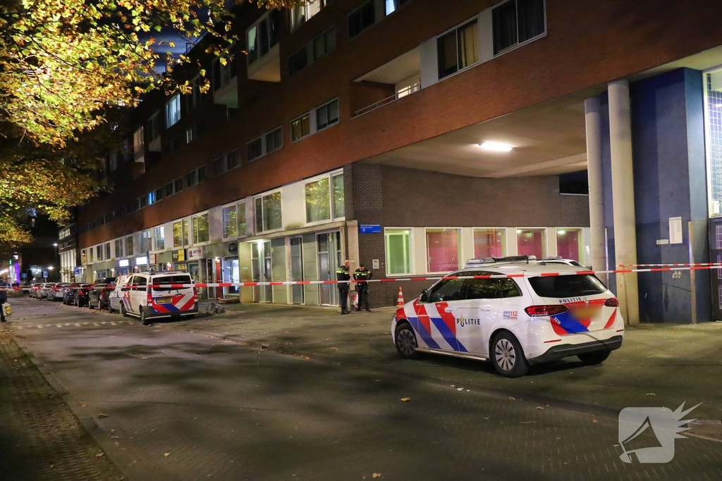 Steekpartij leidt tot gewonde en afzetting van de locatie
