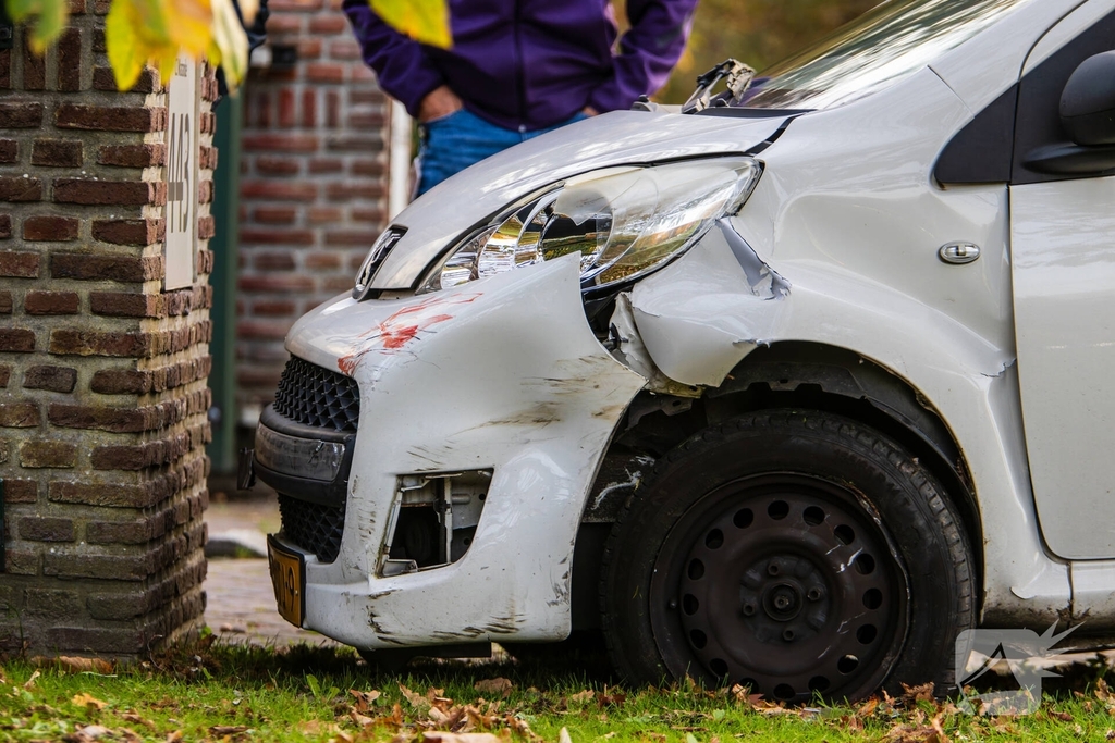 Vrachtwagen zorgt voor ongeval met personenauto