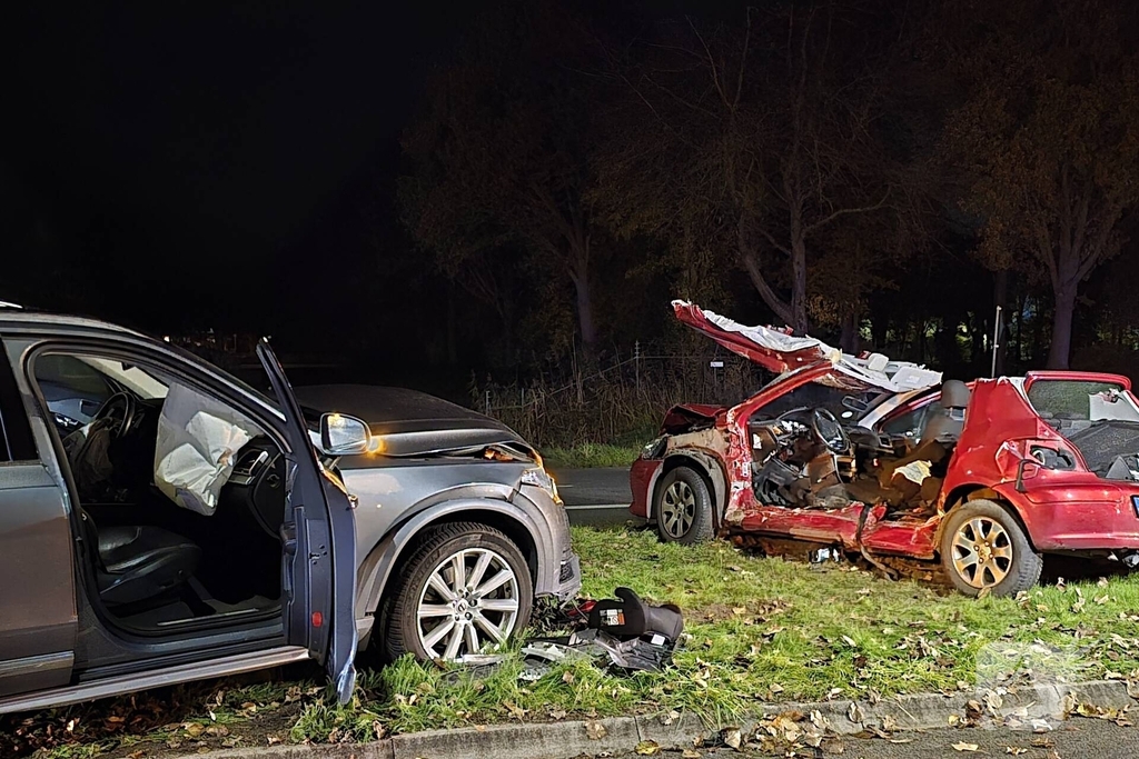 Brandweer bevrijdt persoon na botsing
