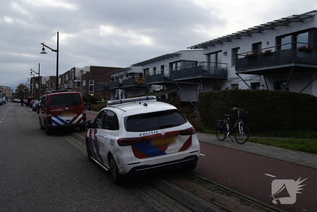 Boot slaat om op rivier, hulpdiensten groots opgeroepen