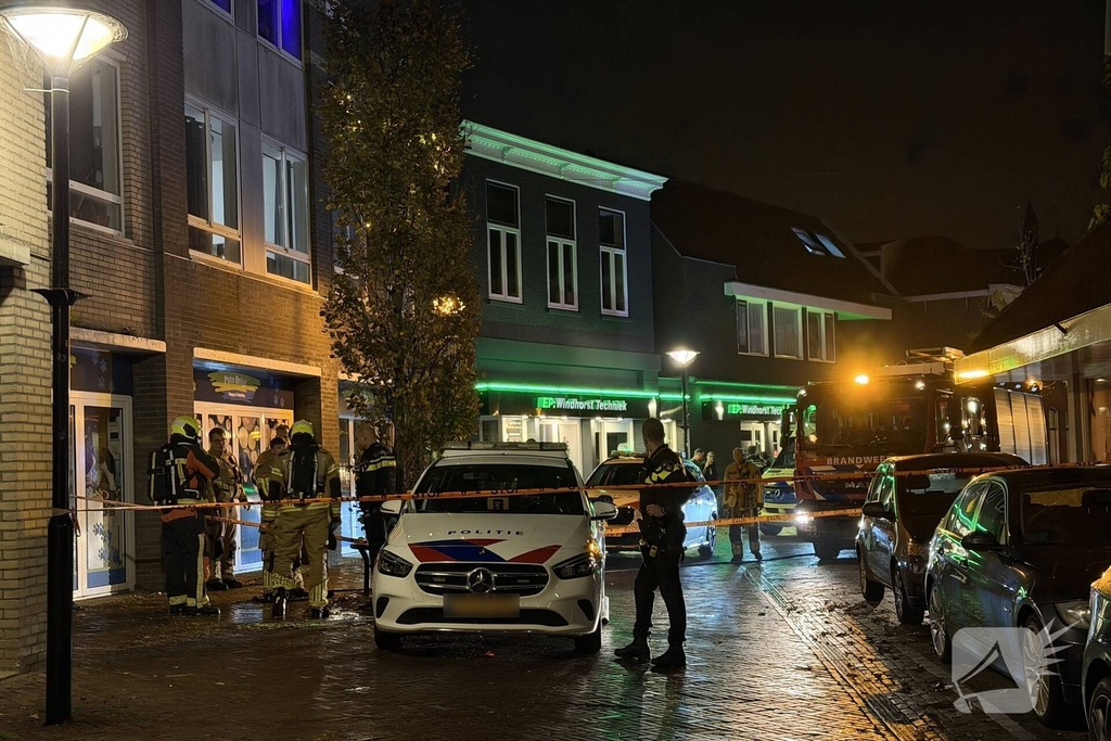 Agenten krijgen last van gevaarlijke stof in woning