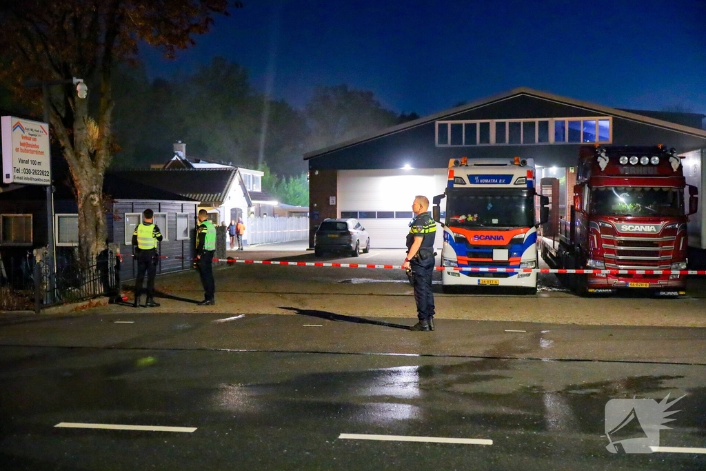 Explosie leidt tot brand op bedrijven terrein