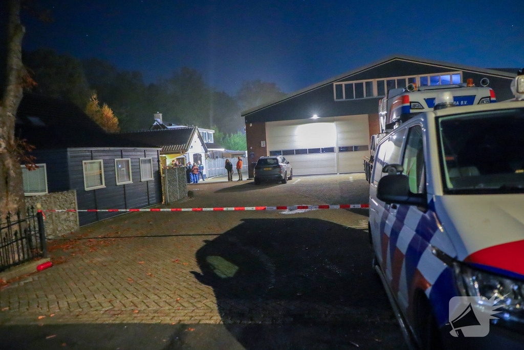 Explosie leidt tot brand op bedrijven terrein