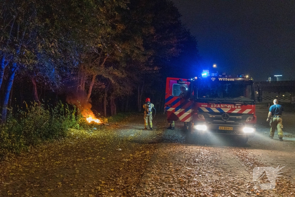 Brand langs weg is mogelijk brandstichting
