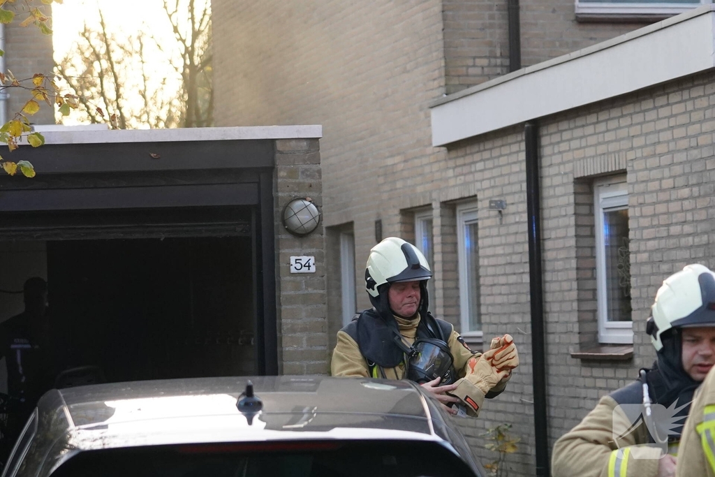 Brand in bijgebouw veroorzaakt rookontwikkeling