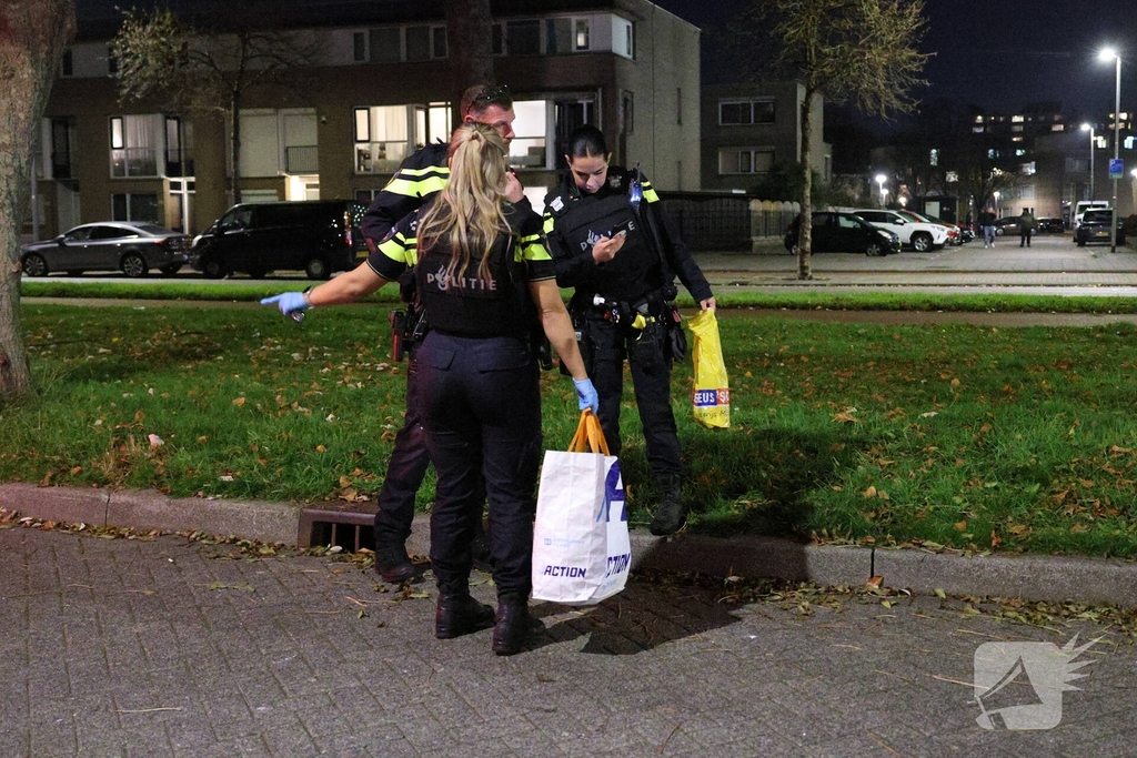 Vijf aanhoudingen en vondst van geld na drugsdeal