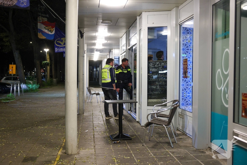 Vijf aanhoudingen en vondst van geld na drugsdeal