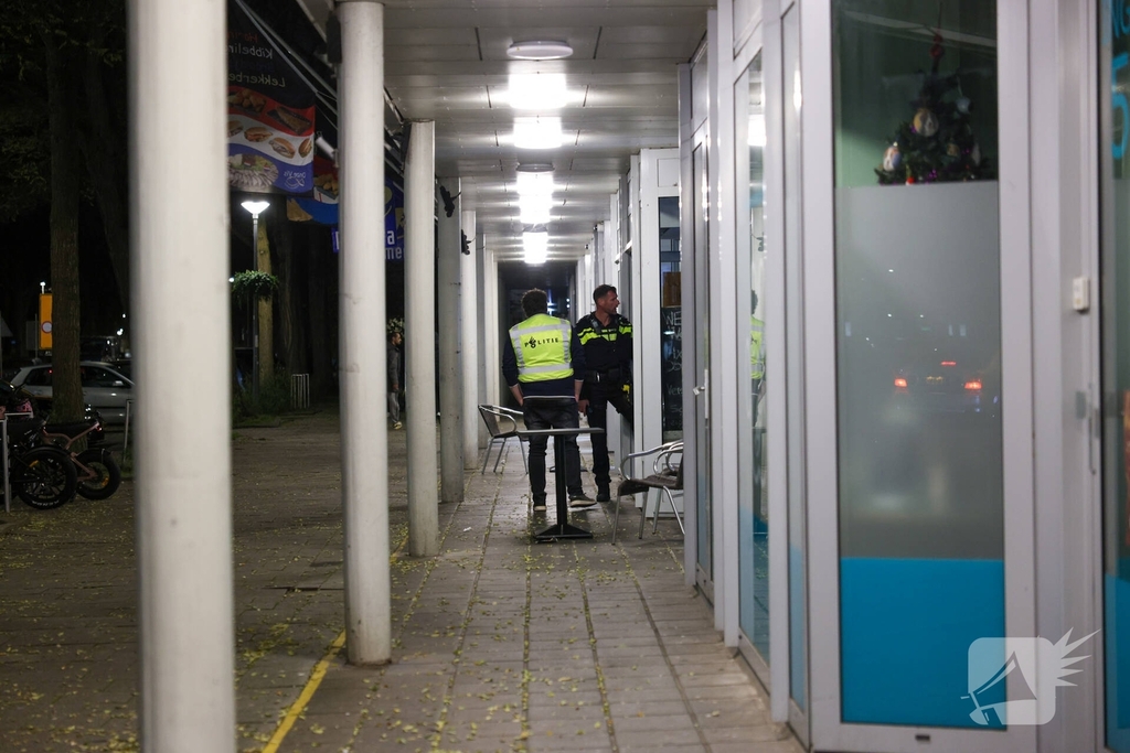 Vijf aanhoudingen en vondst van geld na drugsdeal