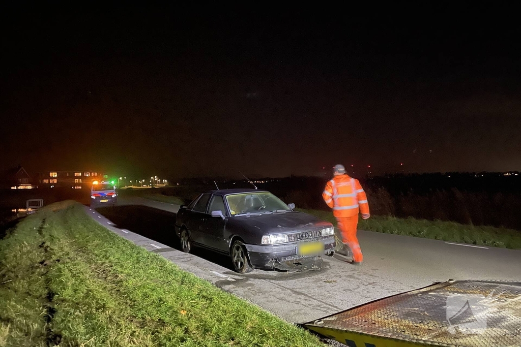 Voertuig belandt in sloot