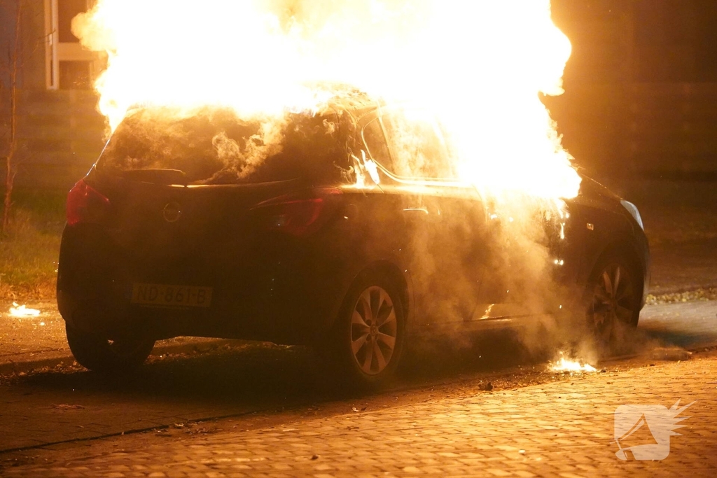 Auto volledig verwoest door brand