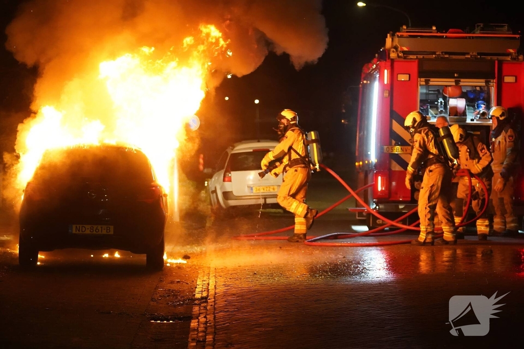 Auto volledig verwoest door brand