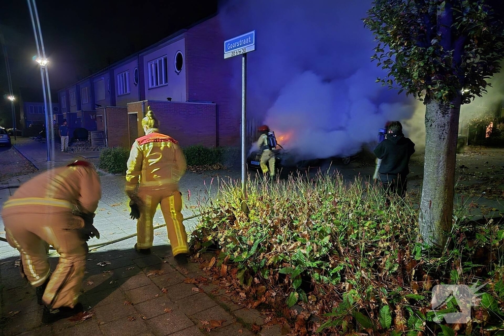Politie onderzoekt oorzaak van autobrand