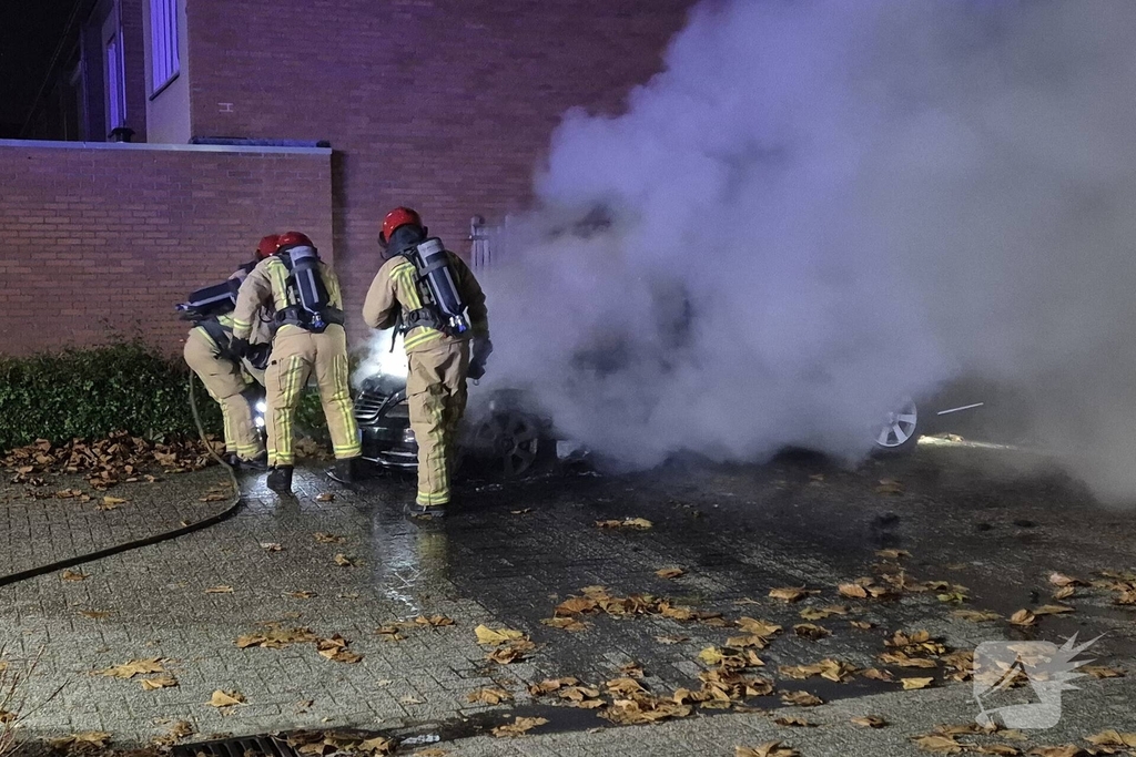 Politie onderzoekt oorzaak van autobrand